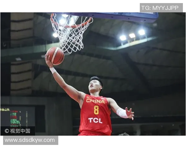 中国红队篮球迎战新西兰队全力争胜展现实力与团队精神