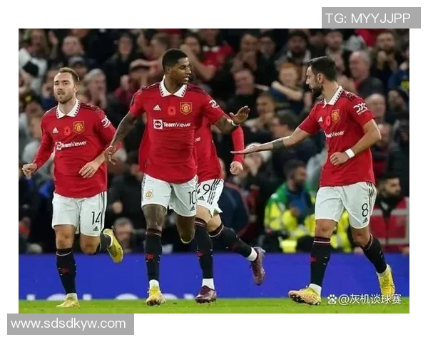 富勒姆主场迎战曼联英超激战双方争夺宝贵积分的关键时刻 富勒姆主场迎战曼联英超激战双方争夺宝贵积分的关键时刻